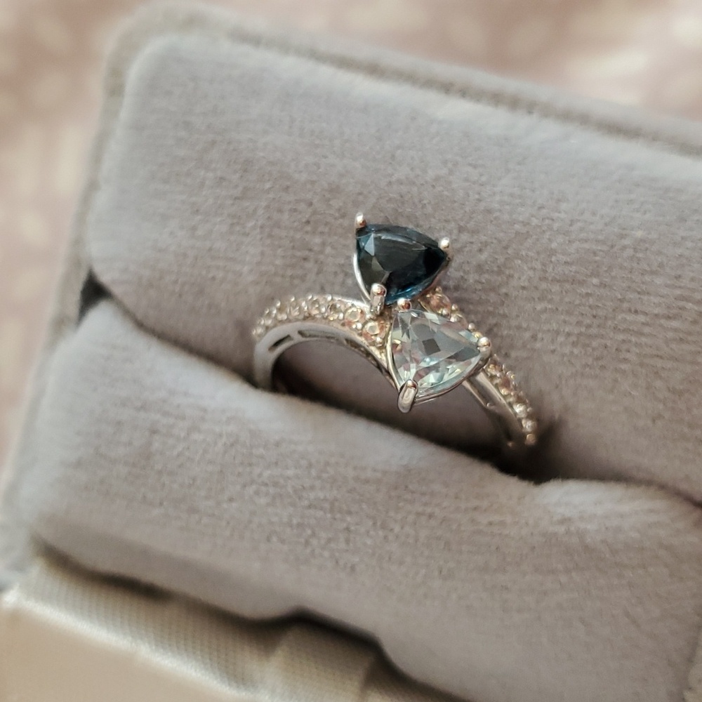 Blue Topaz Ring sz 7